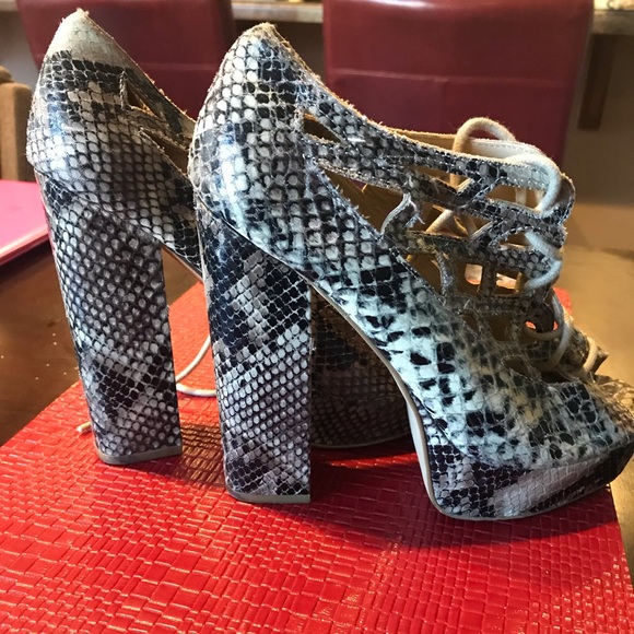 Snake Skin MIA Open Toe Heels! - Picture 2 of 4